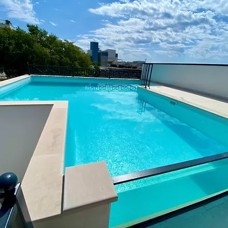 Luxury House Prestige سبليت