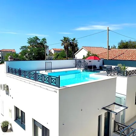 Luxury House Prestige - *