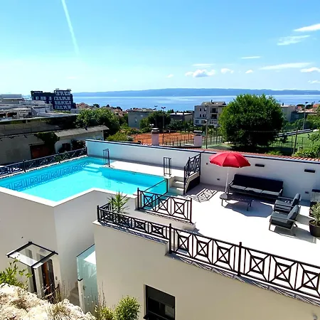 Luxury House Prestige - *